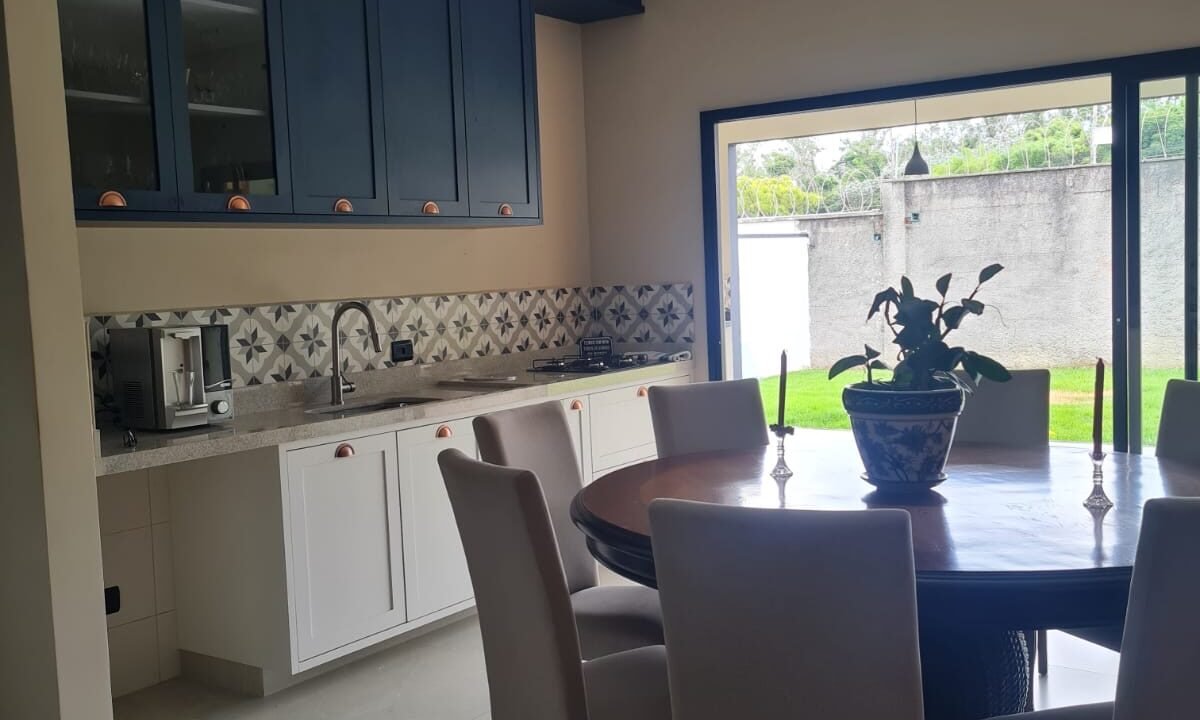 ef6a75a5-0eb8-4b04-81a4-37c422f93b1f